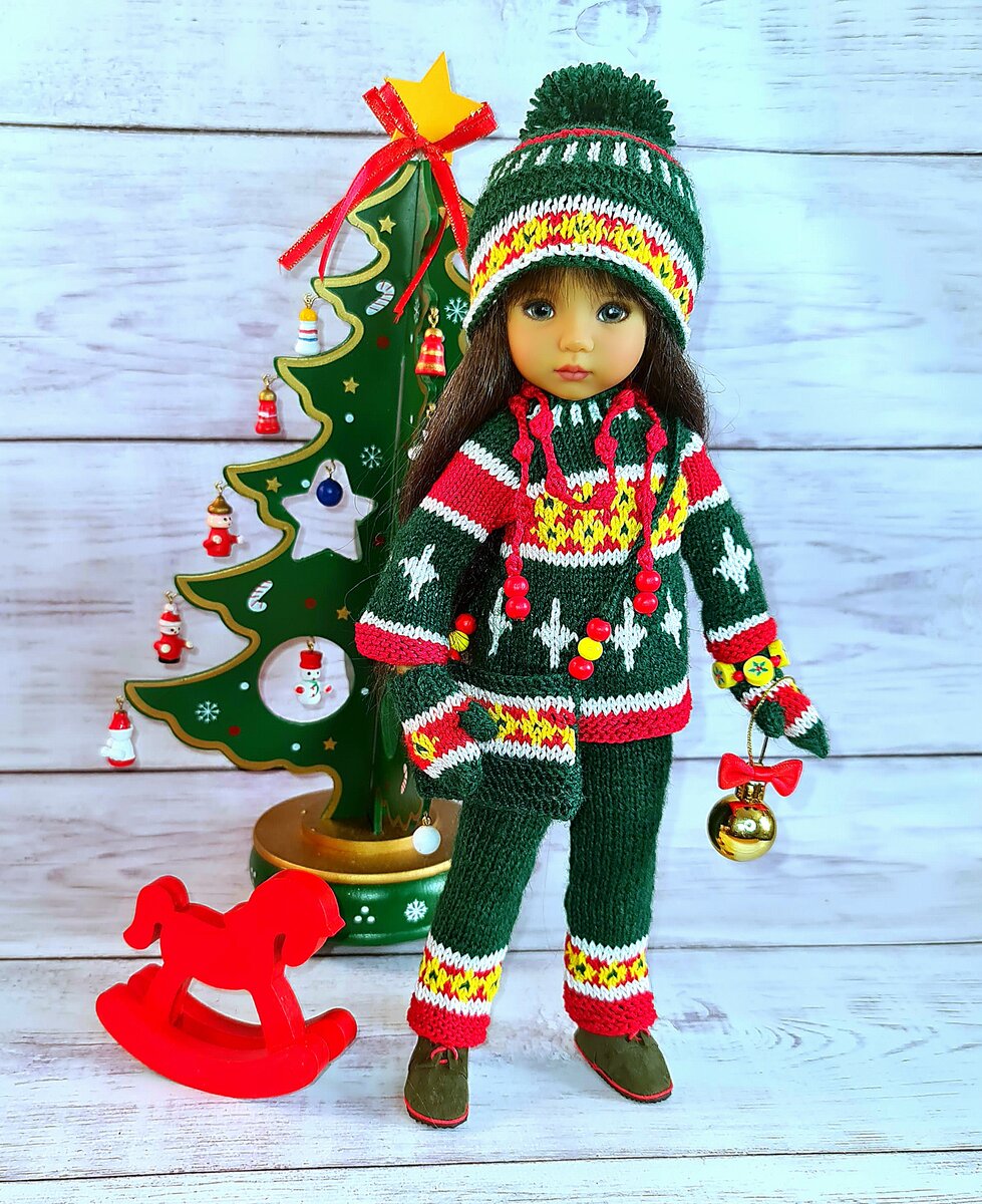 Первый готов. Вдохновение пришло на следующие наряды. Куколка Little darling 35 см. Фото автора.