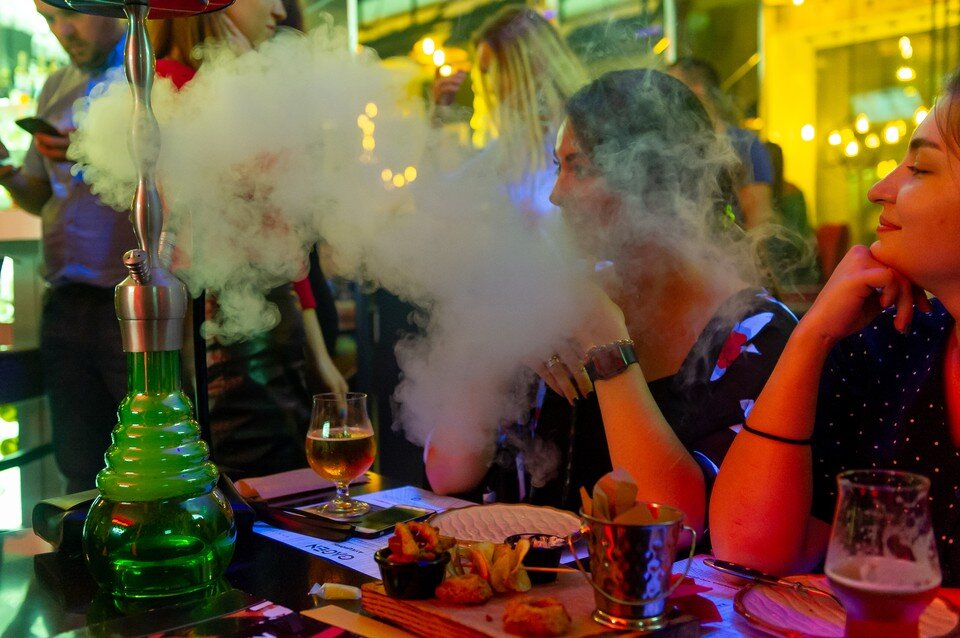     В Петербурге курильщиков кальянов и вейпов в коммуналках будут штрафовать на 1,5 тысячи рублей Олег ЗОЛОТО