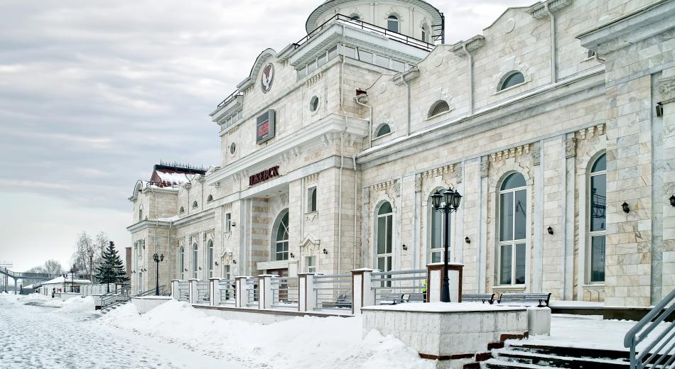 Вокзал города Ижевска в Зимний период. 