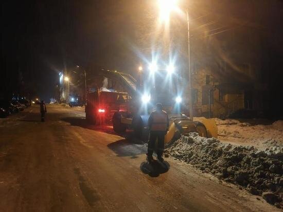     Снег в Хабаровске убирают только по ночам по поручению мэра. ФОТО: мэрия Хабаровска
