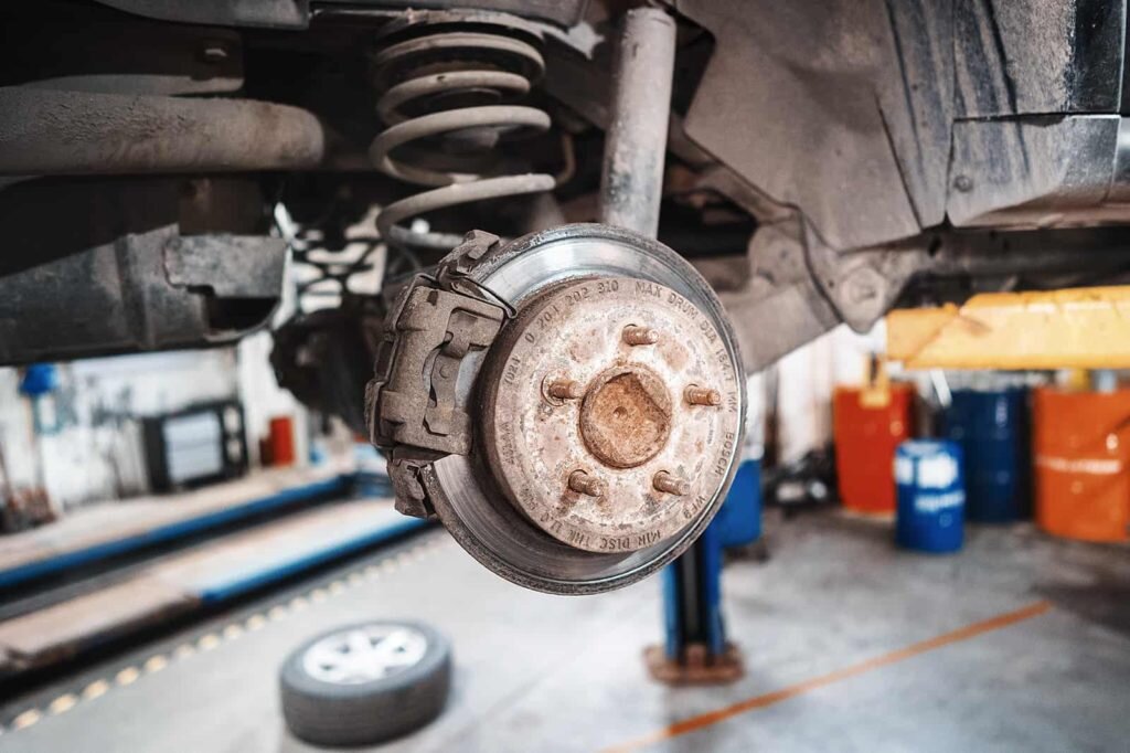 Снимаем колёсный диск и начинаем ужасаться