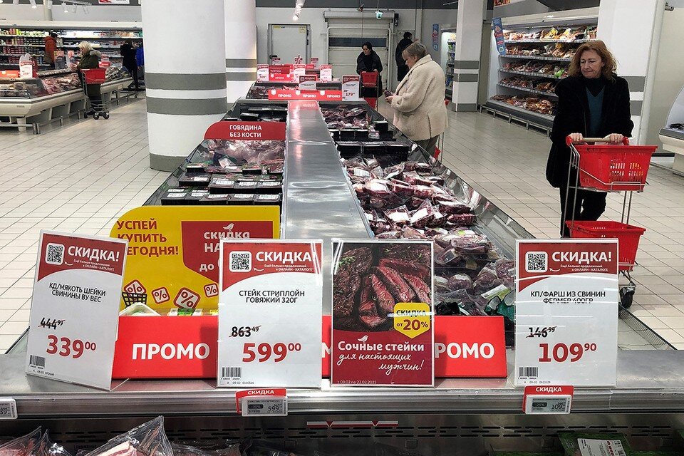     В продуктовых отделах - ни ажиотажа, ни тем более драк. Николай ВАРСЕГОВ