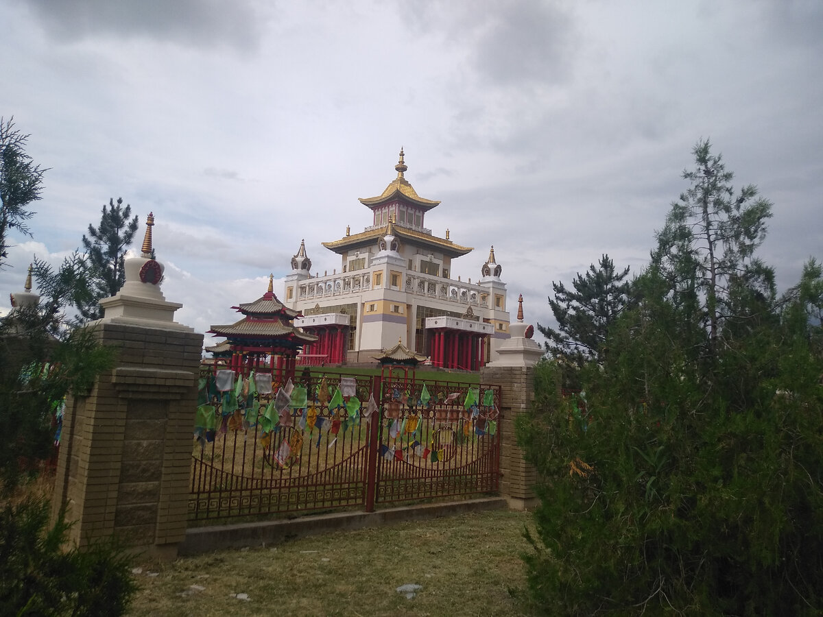 В Элисте не сразу осознаёшь, что это тоже Россия.