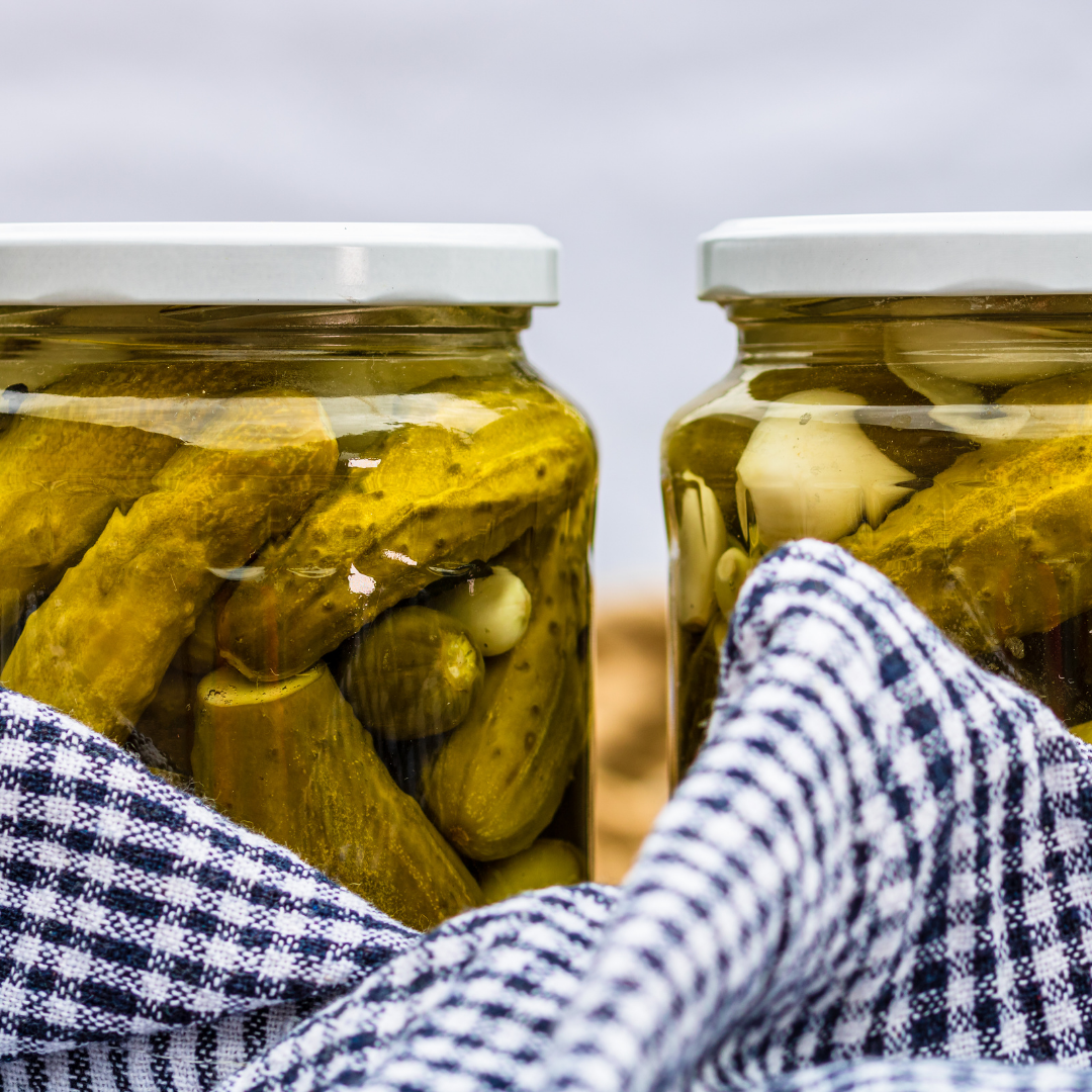 У каждой хозяйки есть свой секретный рецепт приготовления огурчиков.