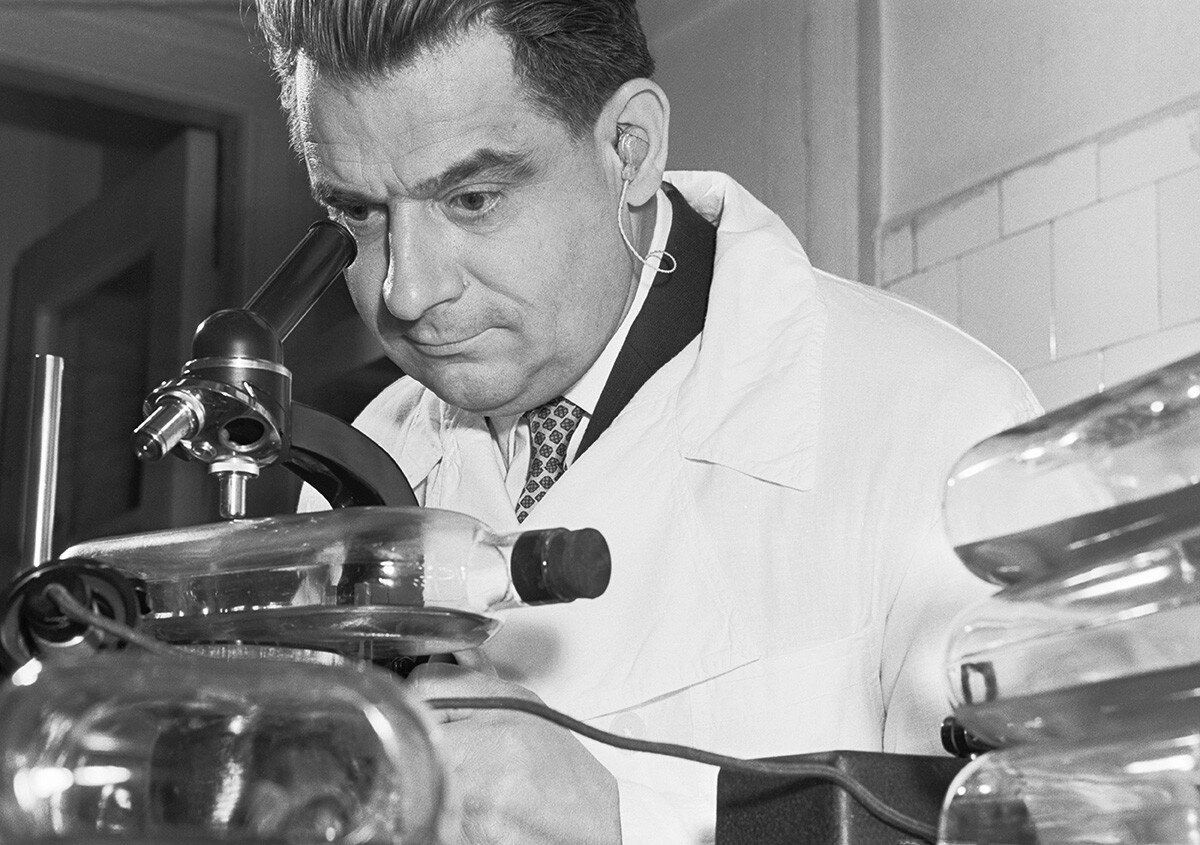 Михаил Петрович Чумаков посвятил всю свою жизнь медицине