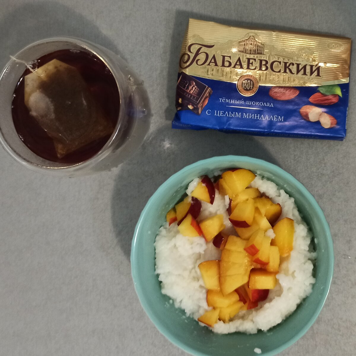 Рисовая каша с персиком и шоколада чутка))) 