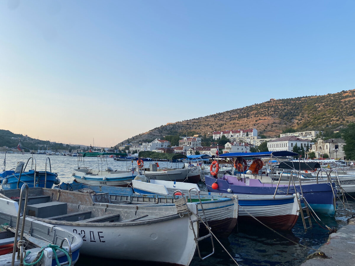 Фото автора. Все они ждут своих пассажиров и готовы умчать их на пляжи с чистейшей водой или в открытое море, любоваться закатом 