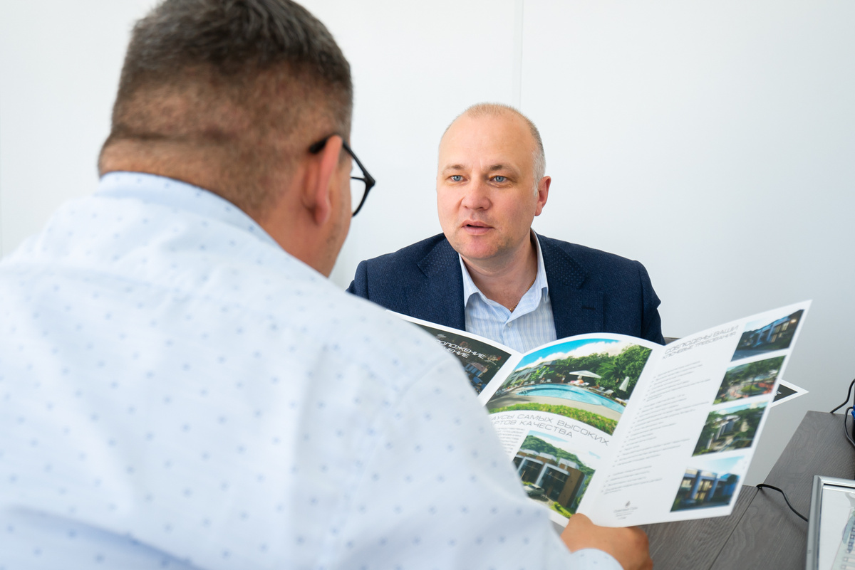 Презентация одного из коттеджных посёлков. Необходимо разобраться в структуре комплекса, и понять где же та самая изюминка которая поможет покупателю получить то о чем мечтает. Фото с аккаунта компании в Инстаграм https://www.instagram.com/metropolestate  