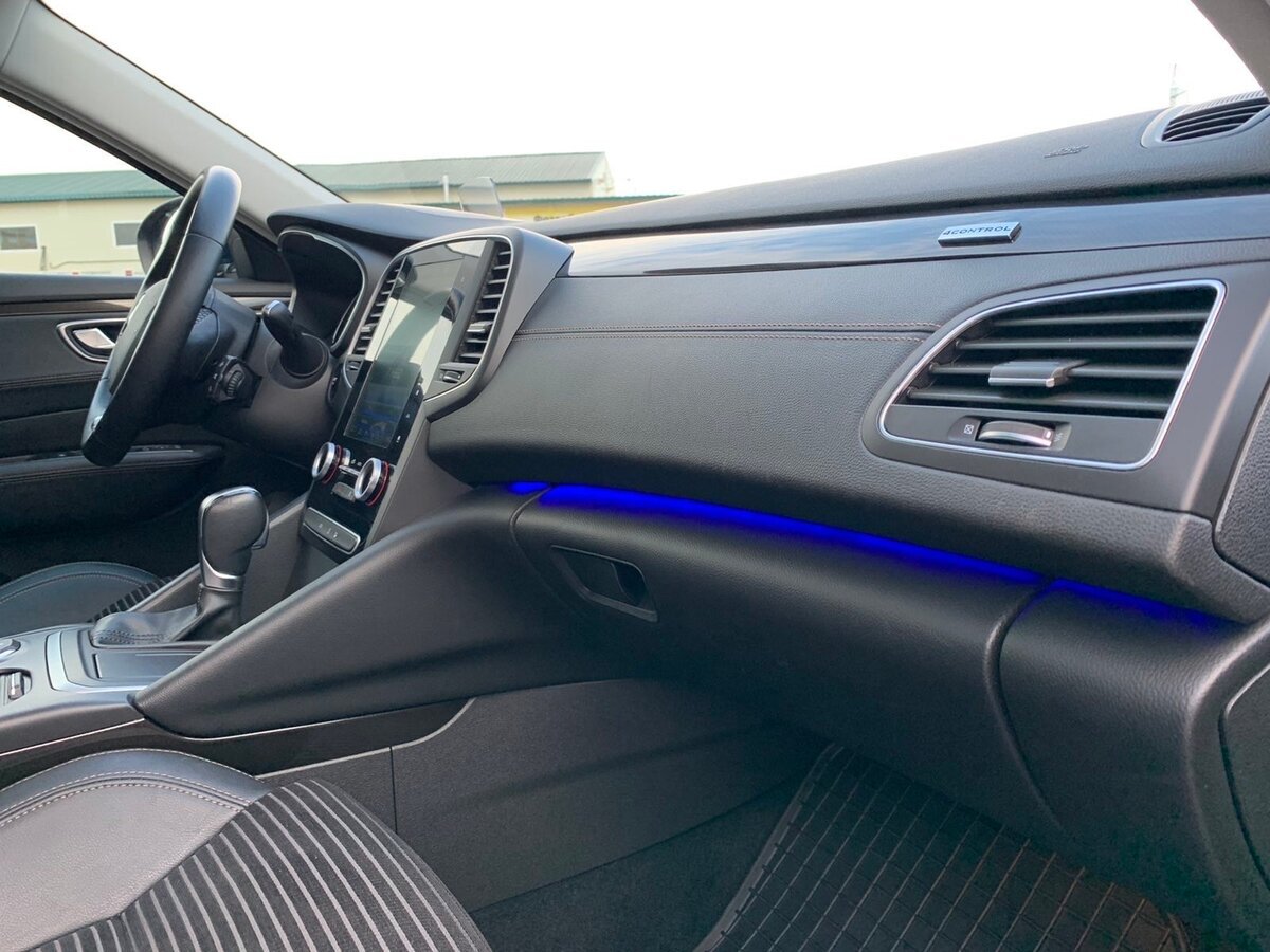 Нашёл идеальный семейный универсал. Источник иллюстрации - auto.ru