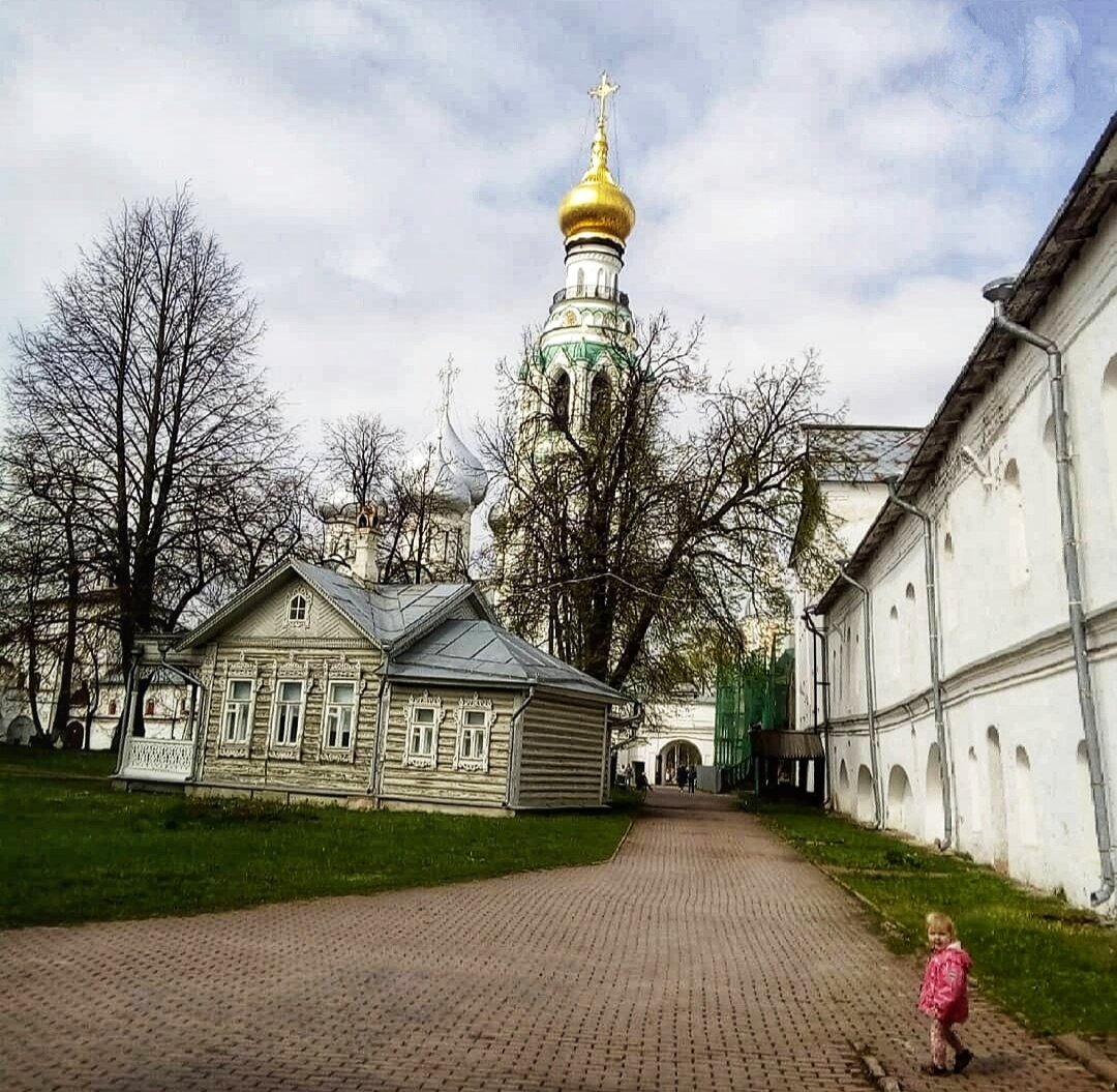 Территория Вологодского кремля.