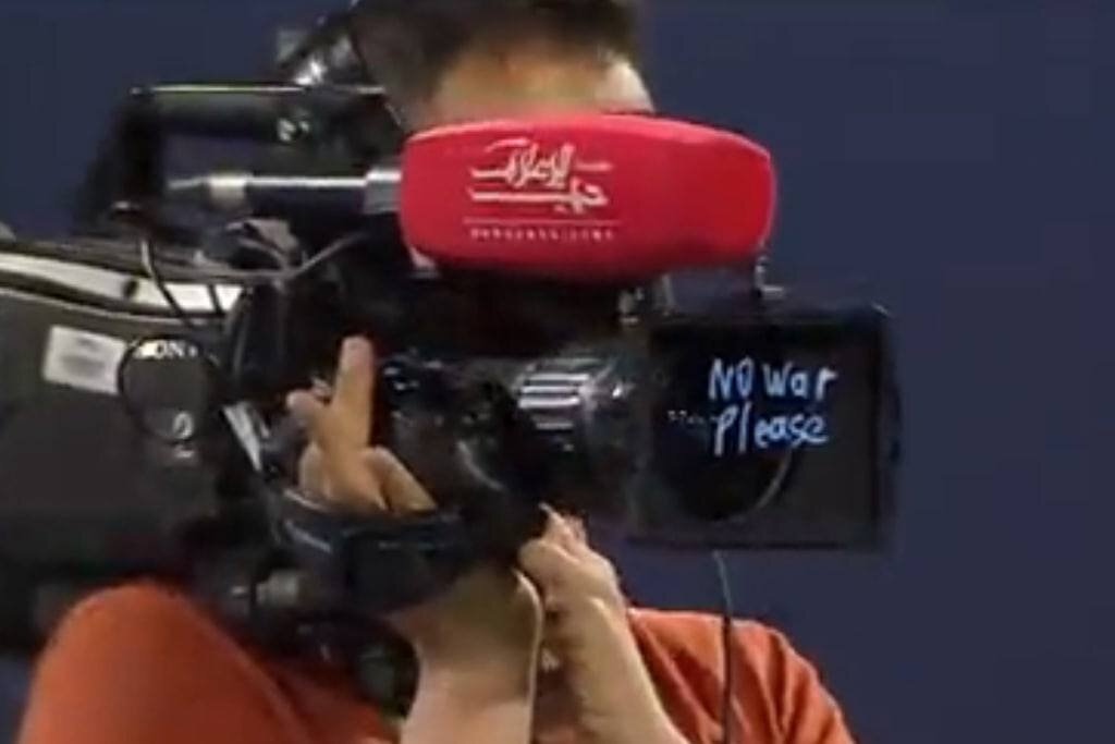 Надпись, которую оставил Андрей Рублев после матча за финал. Скриншот с прямой трансляции матча в Дубае