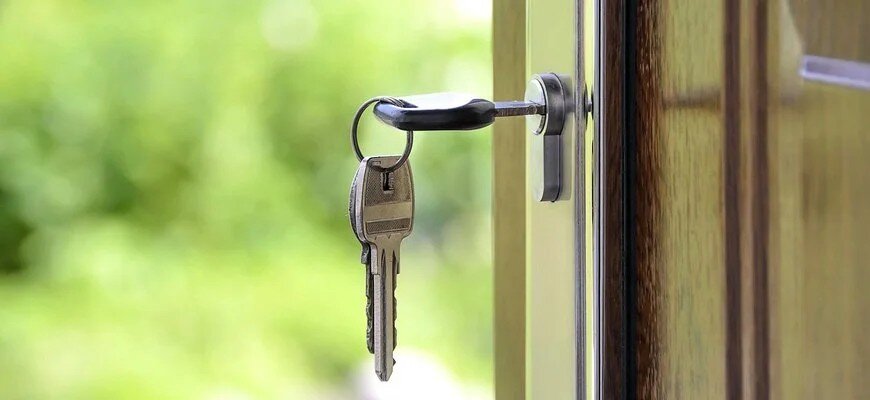 Ключ в дверях в новый дом, приобретённый по льготной ипотеке, duma.gov.ru