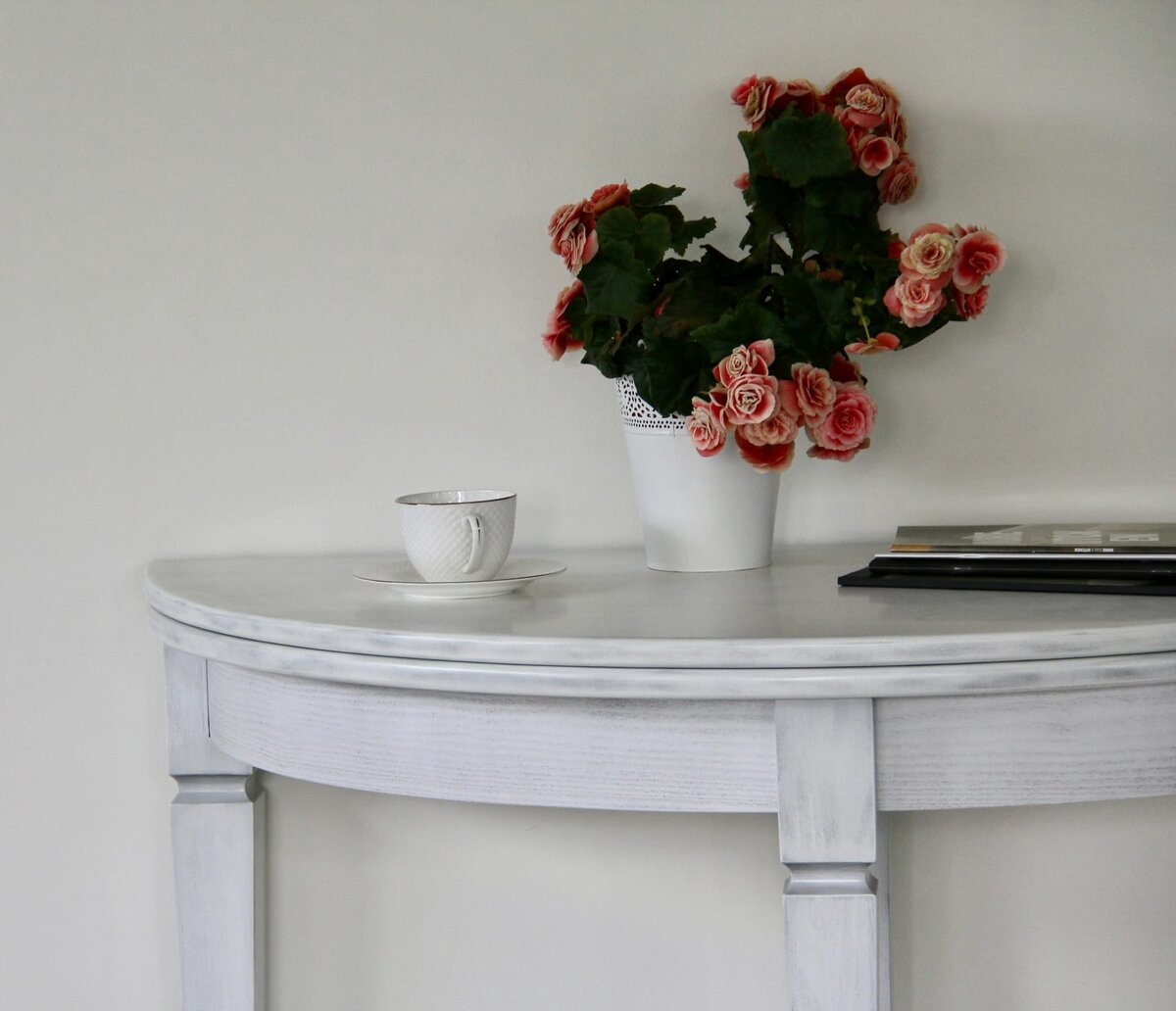 Консоль от мебельной фабрики Столешниковъ