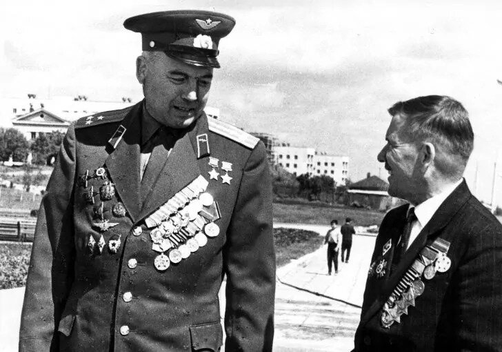 гареев дважды герой советского союза. гареев муса гайсинович дважды герой советского союза. муса гареев летчик. летчики штурмовики дважды герои советского союза. муса гайсинович гареев.