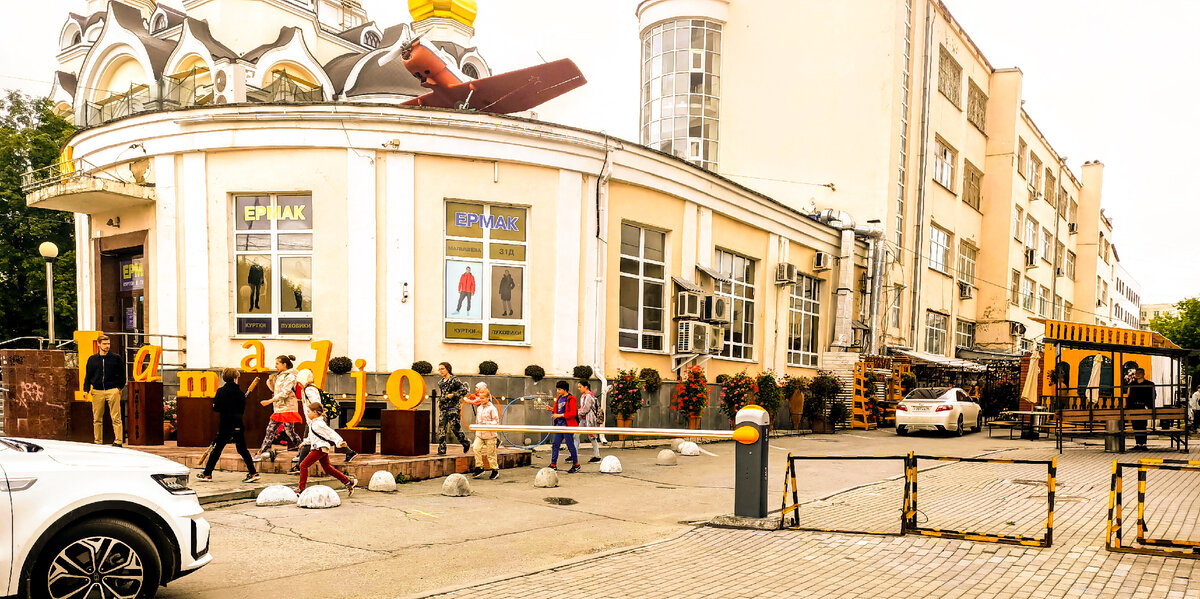 Кафе восточной кухни Lamadjo, г.Екатеринбург, ул.Малышева,31д, здание ДОСААФ СССР, цокольный этаж