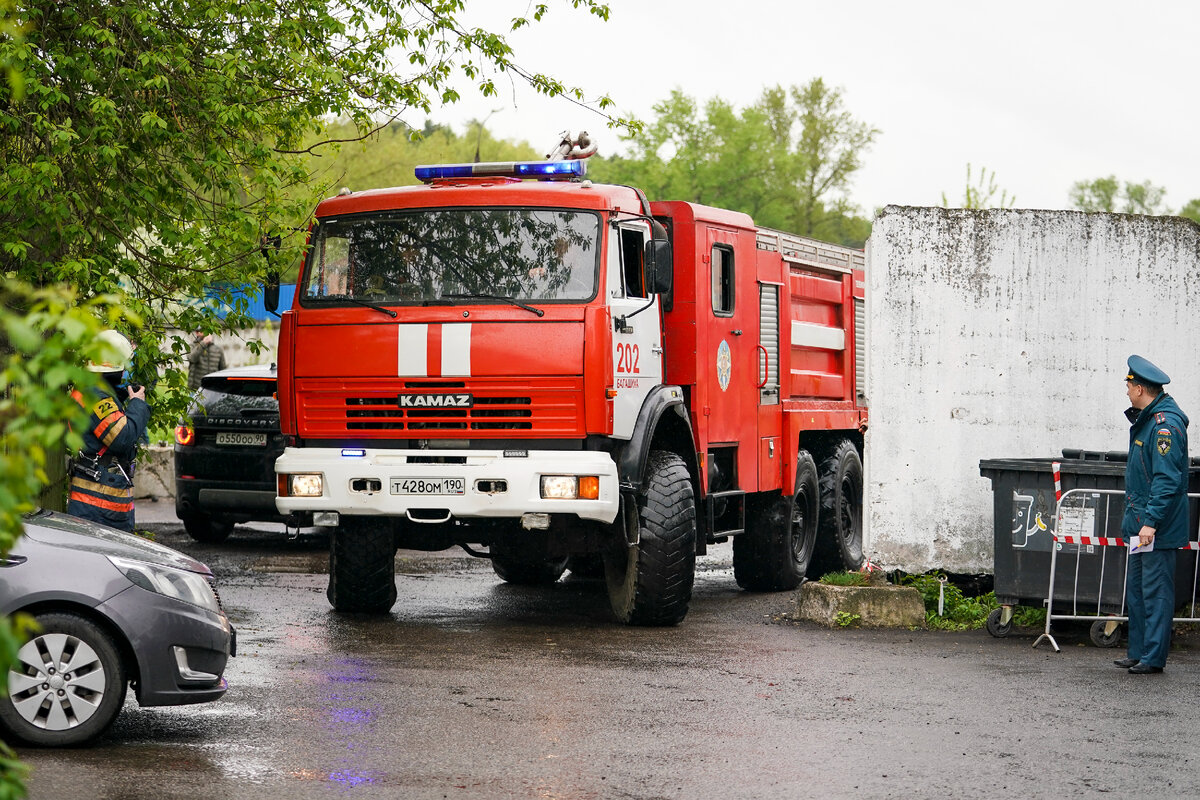 Пожарные ГКУ МО «Мособлпожспас» спасли из горящего дома трёх детей и кошку  | ГКУ МО 