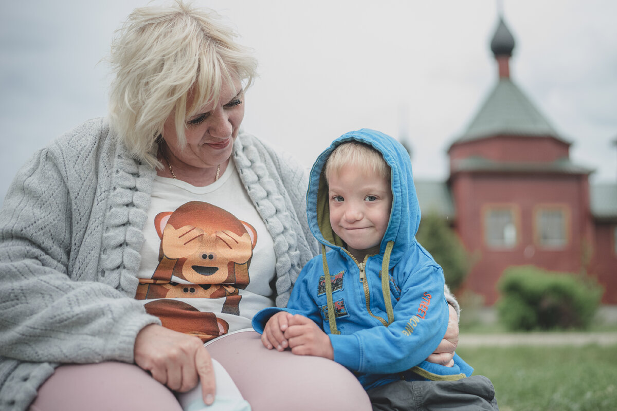 Мы делаем то, что должны делать мама, папа, бабушки, дедушки»: фотоистория  о работе няни из проекта «Дети в беде» | Волонтеры в помощь детям-сиротам |  Дзен