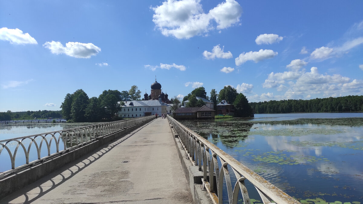 Основой мост, соединяющий с островом