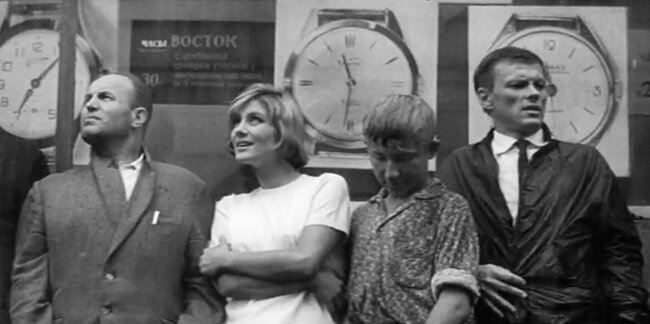 Кадр из фильма «Июльский дождь» (1966). Скриншот.