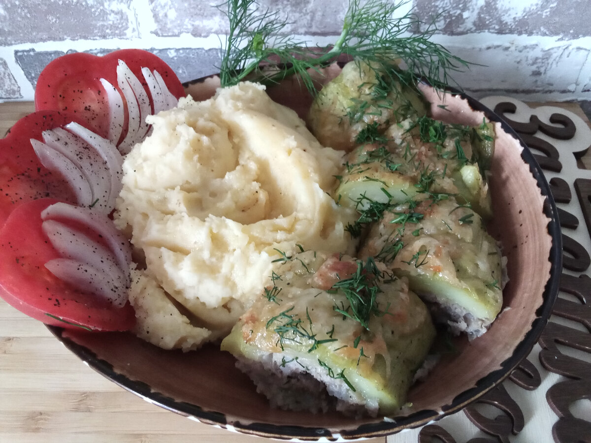 Кабачки фаршированные " Перевёртыши". Фото от автора