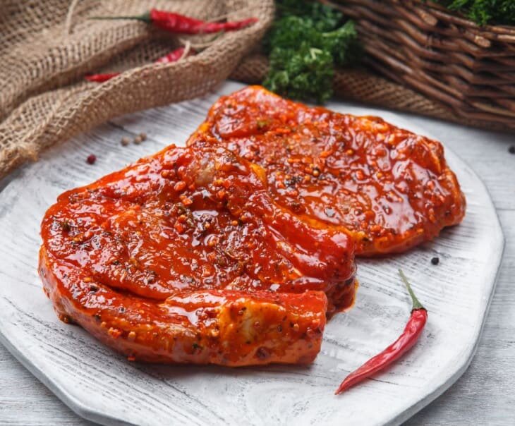 ГОВЯЖИЙ СТЕЙК В БРУСНИЧНОМ МАРИНАДЕ