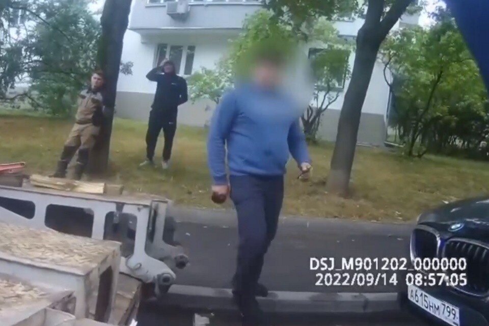     Водитель напал на девушку-инспектора «Московского паркинга»  прокуратура Москвы