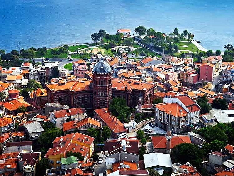 Старинное здание Греческого лицея