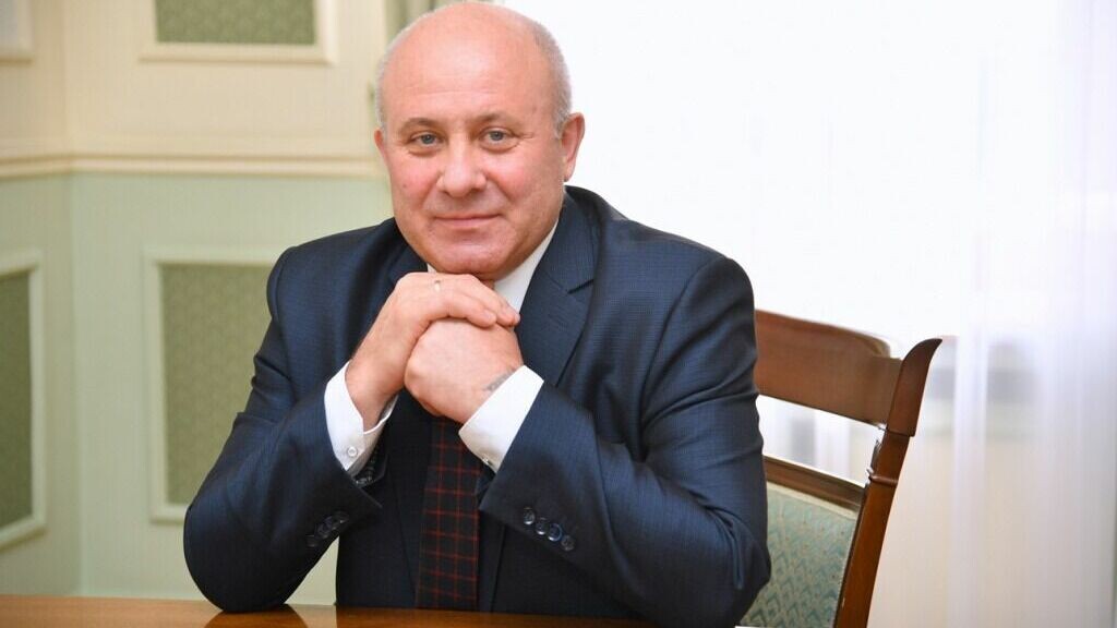     Краевой центр всегда был был богат талантливыми, преданными своему делу педагогами.