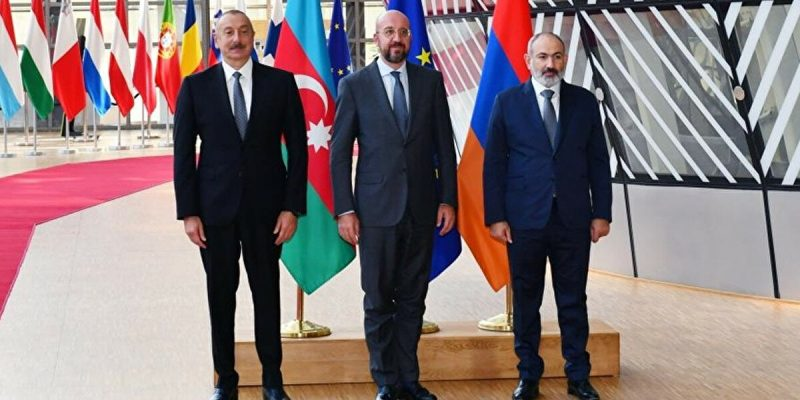 Лидеры Армении и Азербайджана на переговорах в Праге. Иллюстрация из свободного доступа в интернете.