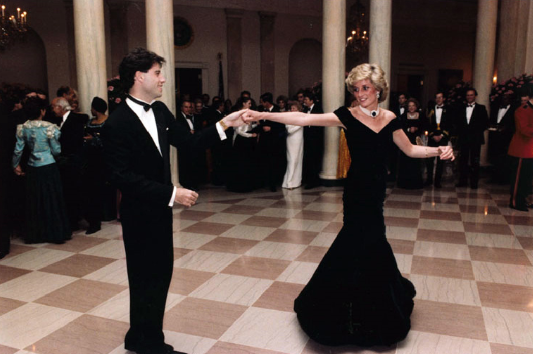 Источник - Википедия https://upload.wikimedia.org/wikipedia/commons/9/9d/John_Travolta_and_Princess_Diana.jpg 