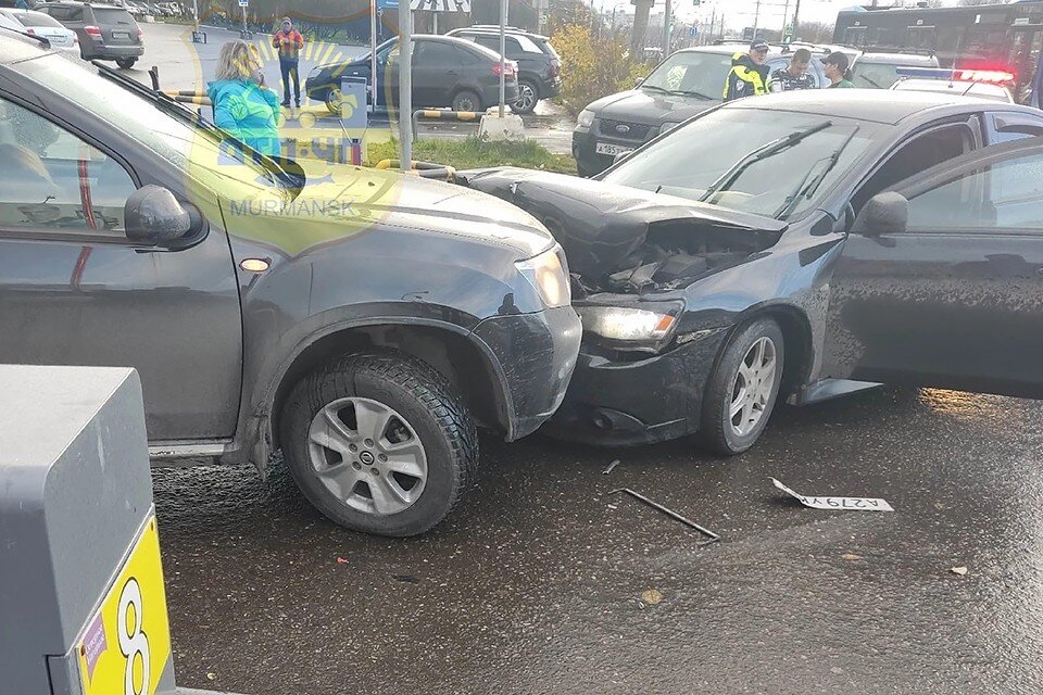     Сотрудники ДПС заметили Mitsubishi, водитель которого нарушал ПДД. Фото: vk.com/murmansk_dtp