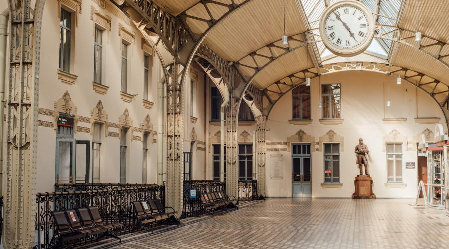 Витебский вокзал — в его интерьерах вы всегда будете чувствовать себя особенным. 