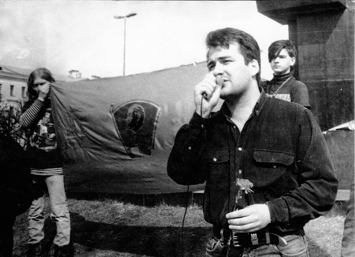 Секретарь Ленинградской организации РКСМ(б) Дмитрий КУЗЬМИН на митинге 22 апреля 2001 года на Площади Ленина