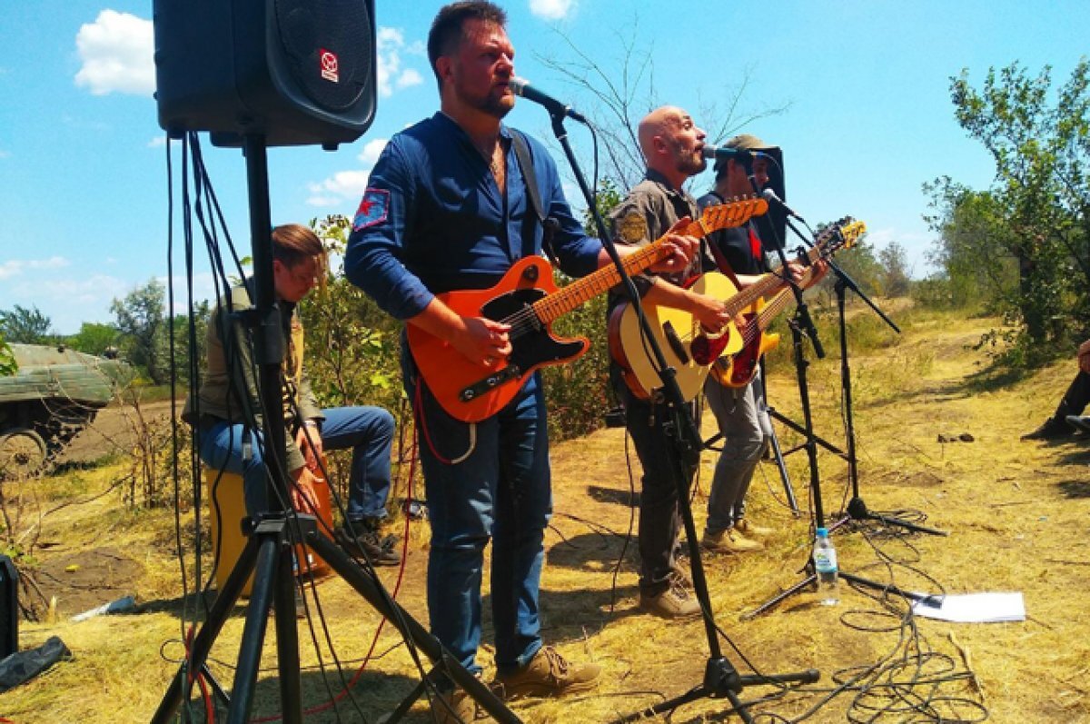    С 2015 г. ребята из «Зверобоя» исколесили весь Донбасс - выступления проходили даже на передовой.