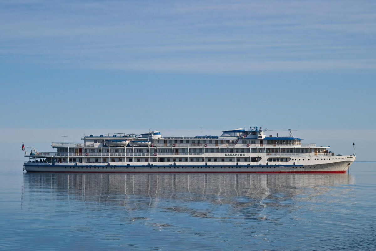 теплоход "урал" 1958 года. теплоход и пароход. жолио кюри теплоход. теплоход гастелло. г.