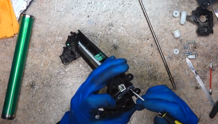 Фото 79. Снимаем дозирующее лезвие