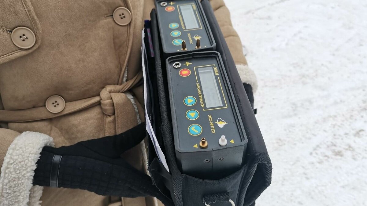     Замеры сделали в поселке Белый Яр — там местные жители жаловались на непонятный химический запах.