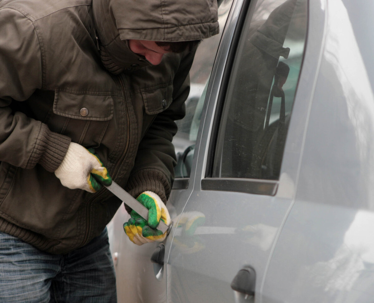     Страховщики заявили о двукратном сокращении числа угонов машин в России фото АвтоВзгляд