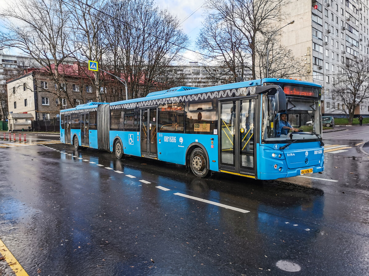 Автобус 081686 ЛиАЗ-6213 на маршруте КМ1. Товарищеская улица.