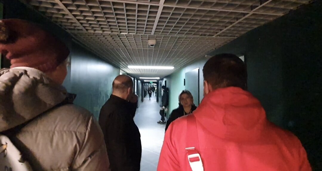 Журналисты смотрят вслед Антону Миранчуку. Фото Артема Локалова