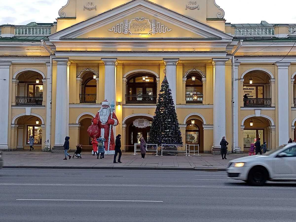 Гостиный двор. Санкт Петербург. Фото автора.