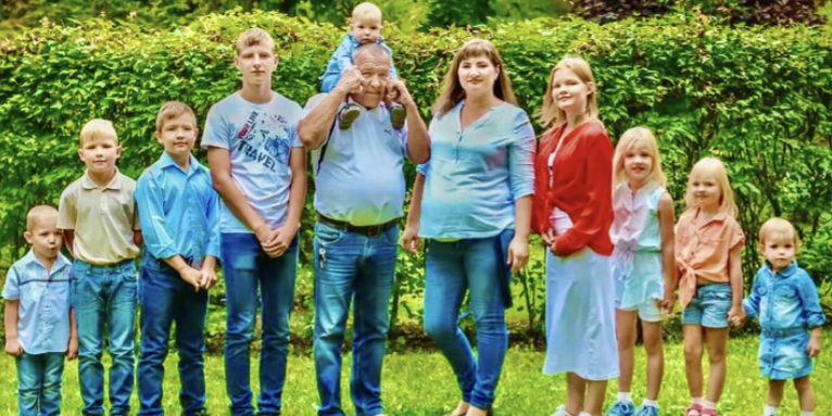 Оксана Усова с мужем и детьми, фото из инстаграмм: oksana_10_raz_mama