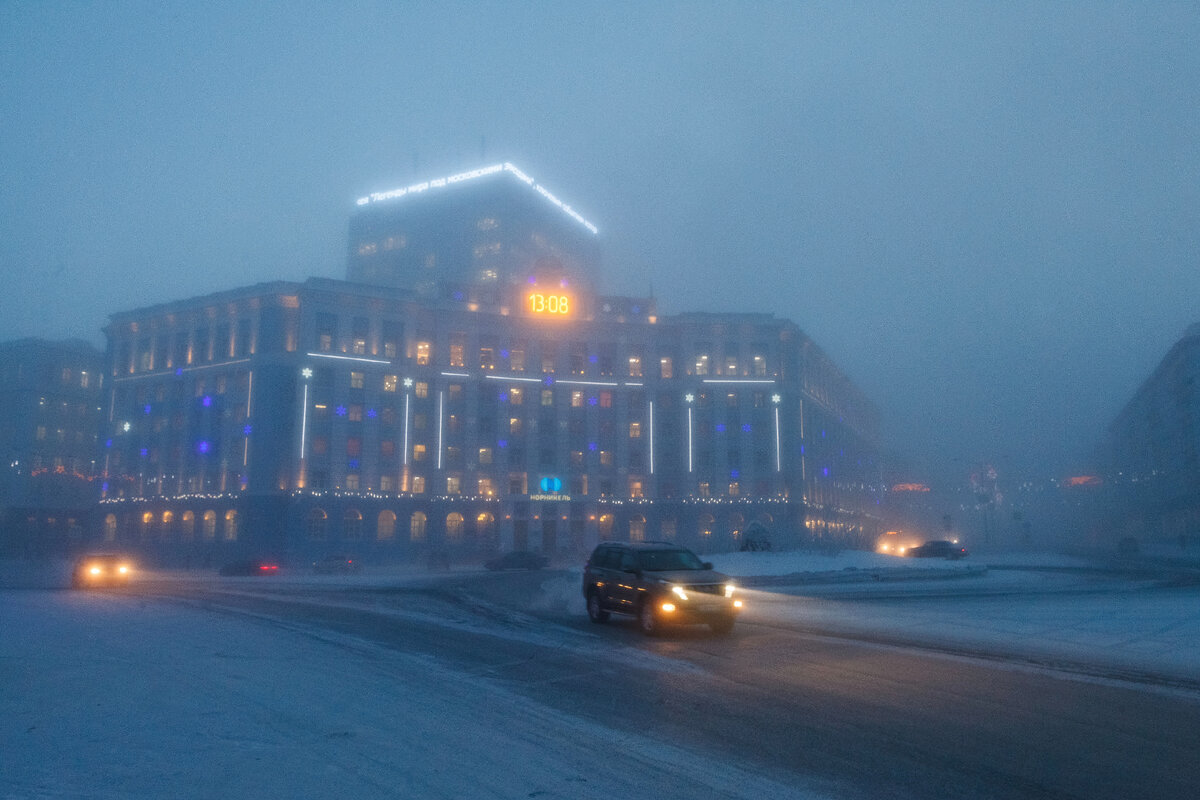 Норильск зимой. Норильск ночью зимой. Полярная ночь в Норильске. Улицы Норильска зимой.