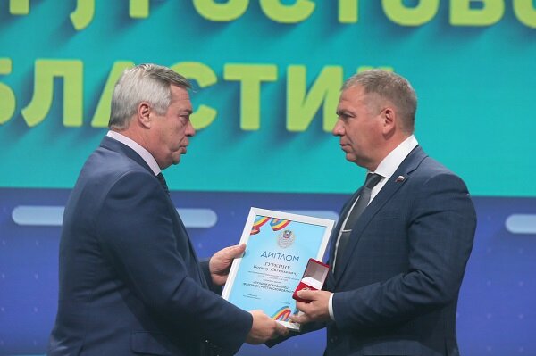Награждение Бориса Гуркина. Фото donland.ru