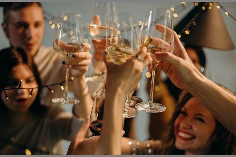    Как встретишь Новый год, так его и проведешь. Источник https://www.pexels.com/
