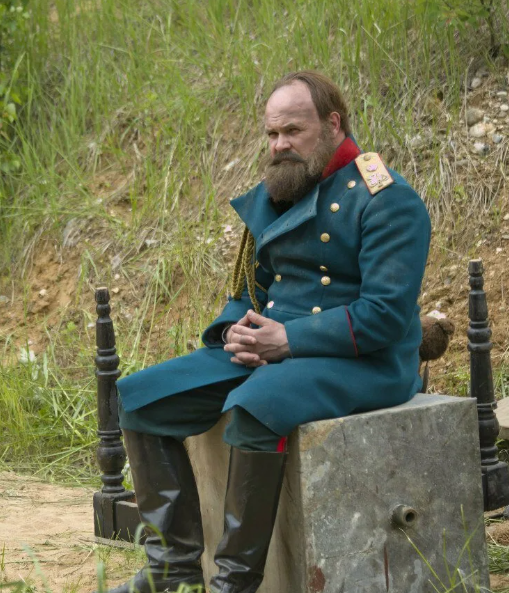 Весил 120кг, легко гнул подковы и внушал страх дипломатам. Как Александр III уберег Россию от войн