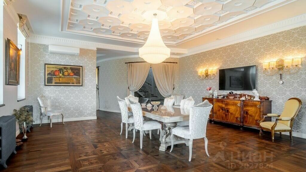     В Нижнем Новгороде продается как минимум 10 коттеджей, стоимость который начинается от 50 млн рублей. Это выяснил NewsNN, изучив объявления на одном из профильных сайтов.