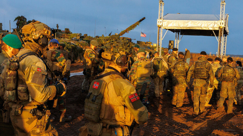     Военнослужащие войск НАТО в Литве Gettyimages.ru Olivier Matthys