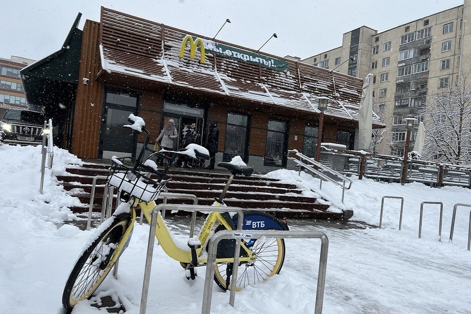     Бывшие "Макдональдсы" решили порадовать посетителей купонами. Фото: архив "КП"