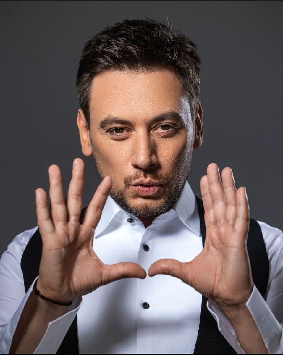     Руслан является наставником в популярном белорусском ТВ-проекте. Фото: соцсети.